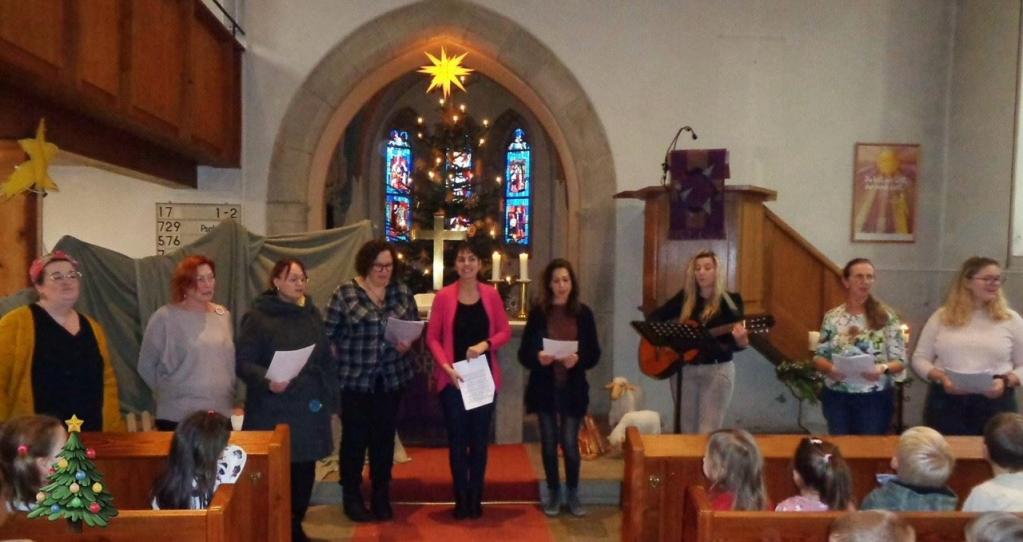 Erzieherinnen beim Gottesdienst