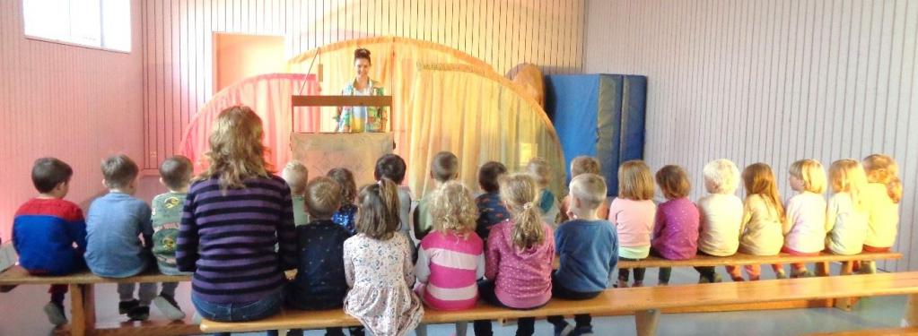 Kinder beim Theaterbesuch